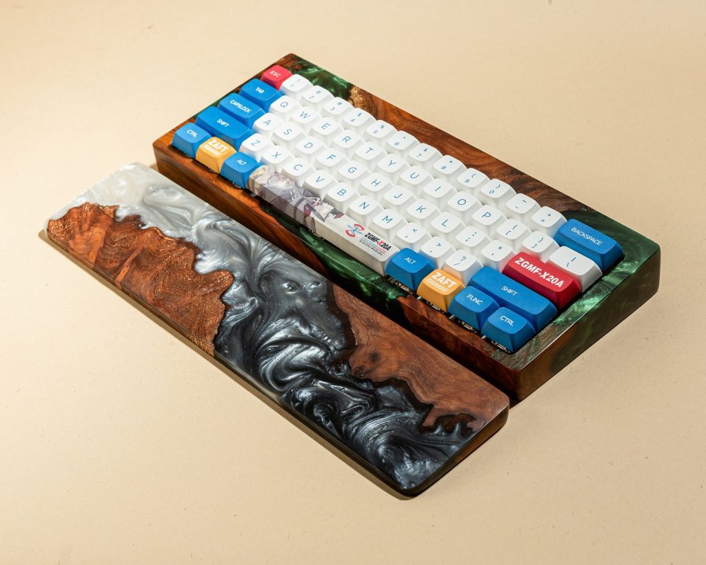 Black and white resin wrist rest by Hirosart