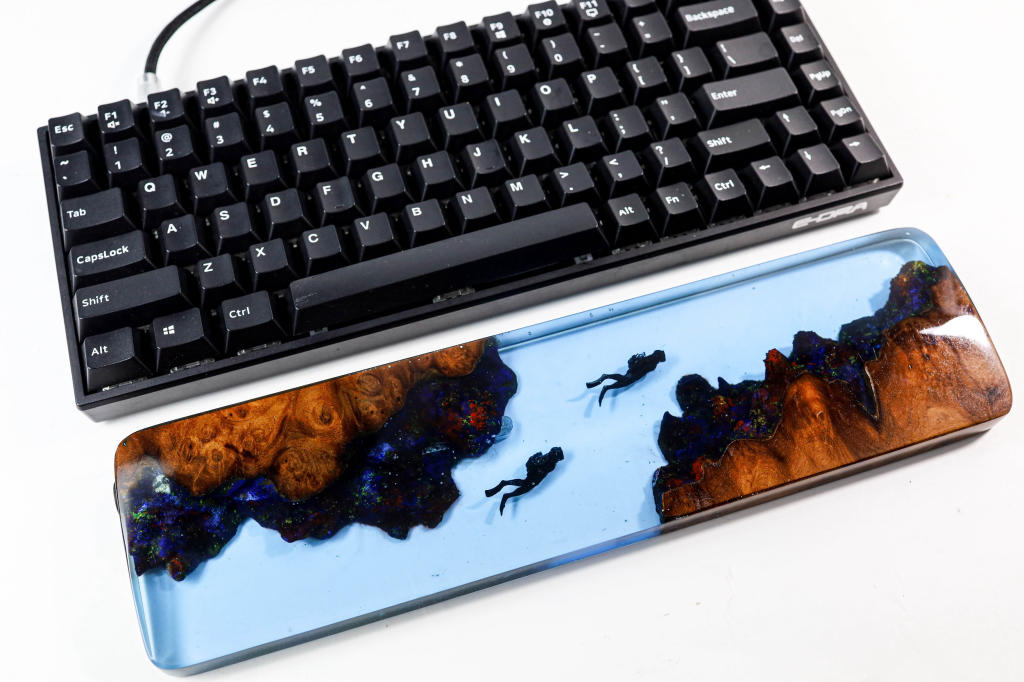Diver resin and wood wrist rest