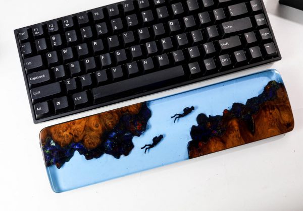 Diver resin and wood wrist rest