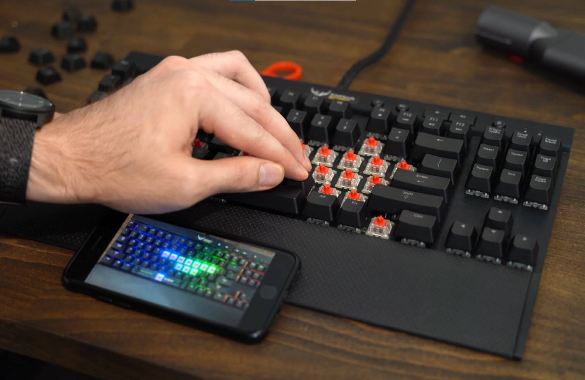 How to deep clean your keycaps and mechanical keyboard safely and