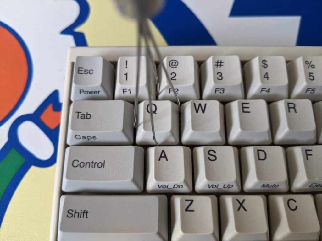 Remove keycaps with a wire keycap puller | Voltcave