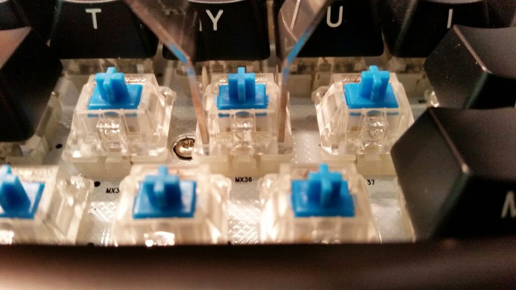 Pull Out Switches (Source: Mechanical Keyboards)
