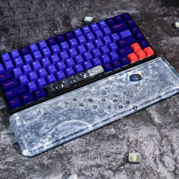 Cat-astronaut keyboard wrist rest 2 Cat-astronaut keyboard wrist rest