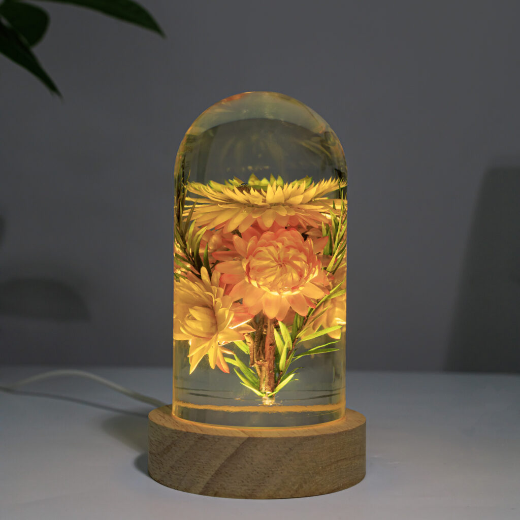 Strawflowers Epoxy Lamp 1 Strawflowers epoxy lamp