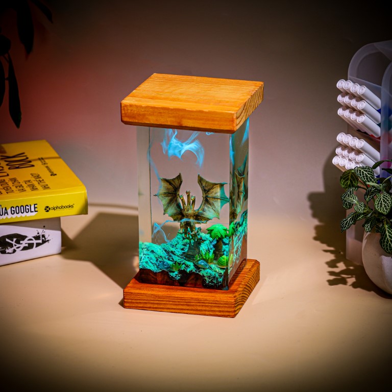 Three-Head Monster King Ghidorah Epoxy Lamp 7 Three-Head Monster King Ghidorah Epoxy Lamp