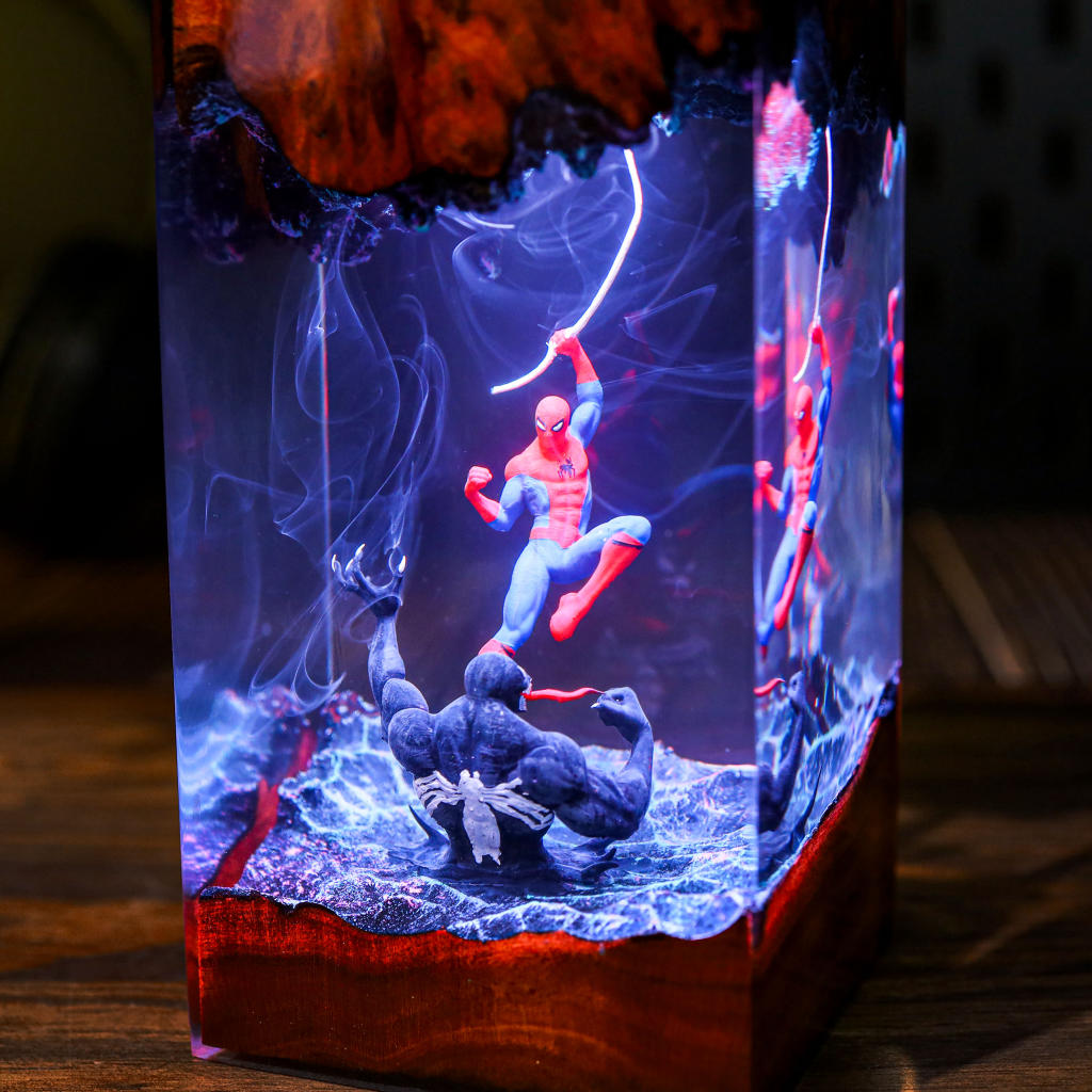 Spider-Man vs Venom Night Light - Hirosart