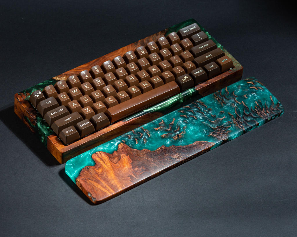 Green Resin And Wood Keyboard Case Green resin and wood keyboard case