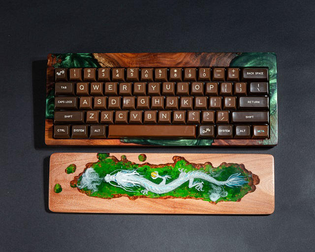 Green Resin And Wood Keyboard Case Green resin and wood keyboard case