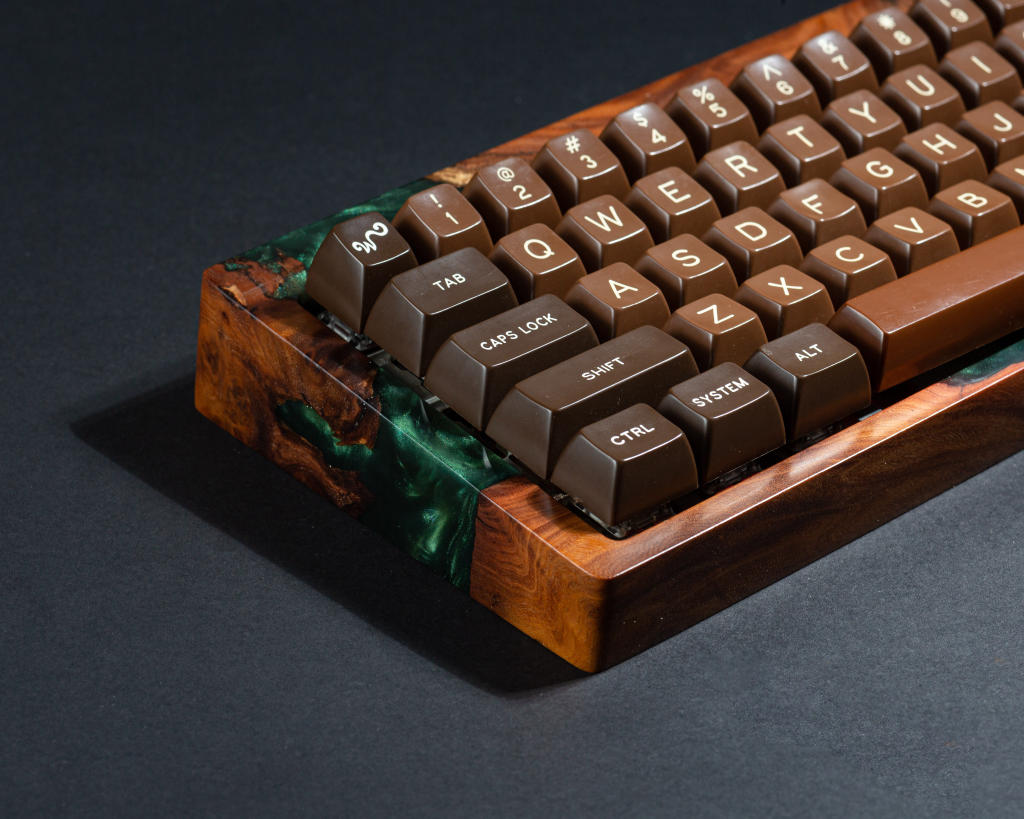 Green Resin And Wood Keyboard Case Green resin and wood keyboard case