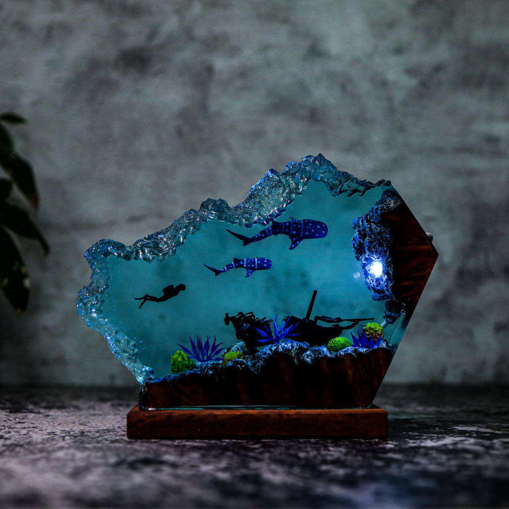 Whale Shark and Diver Epoxy Lamp 11 Whale Shark and Diver Epoxy Lamp