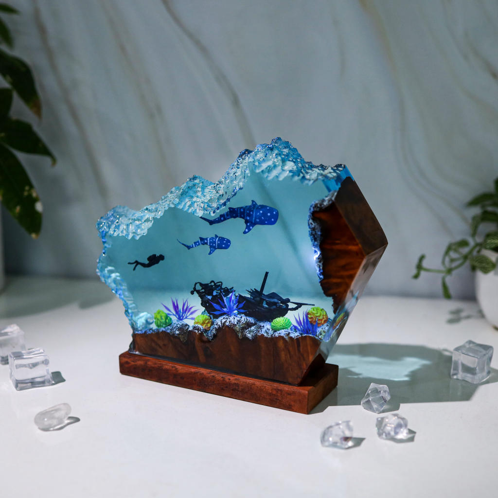 Whale Shark and Diver Epoxy Lamp 4 Whale Shark and Diver Epoxy Lamp