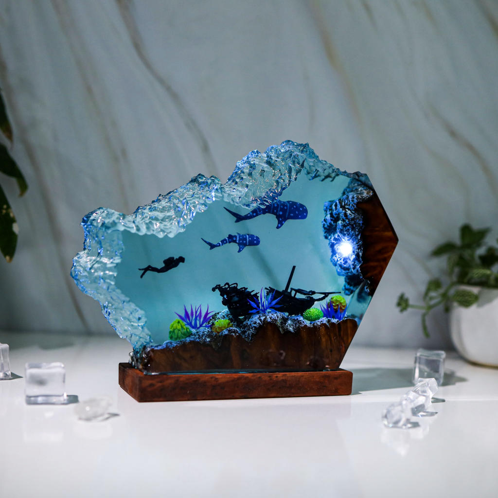 Whale Shark and Diver Epoxy Lamp 5 Whale Shark and Diver Epoxy Lamp