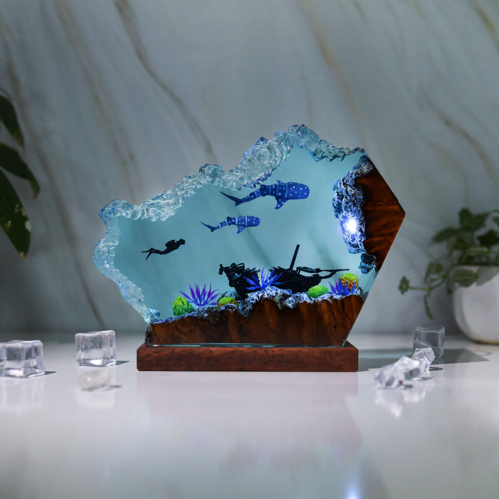 Whale Shark and Diver Epoxy Lamp 12 Whale Shark and Diver Epoxy Lamp