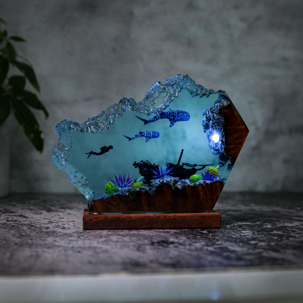 Whale Shark and Diver Epoxy Lamp 10 Whale Shark and Diver Epoxy Lamp