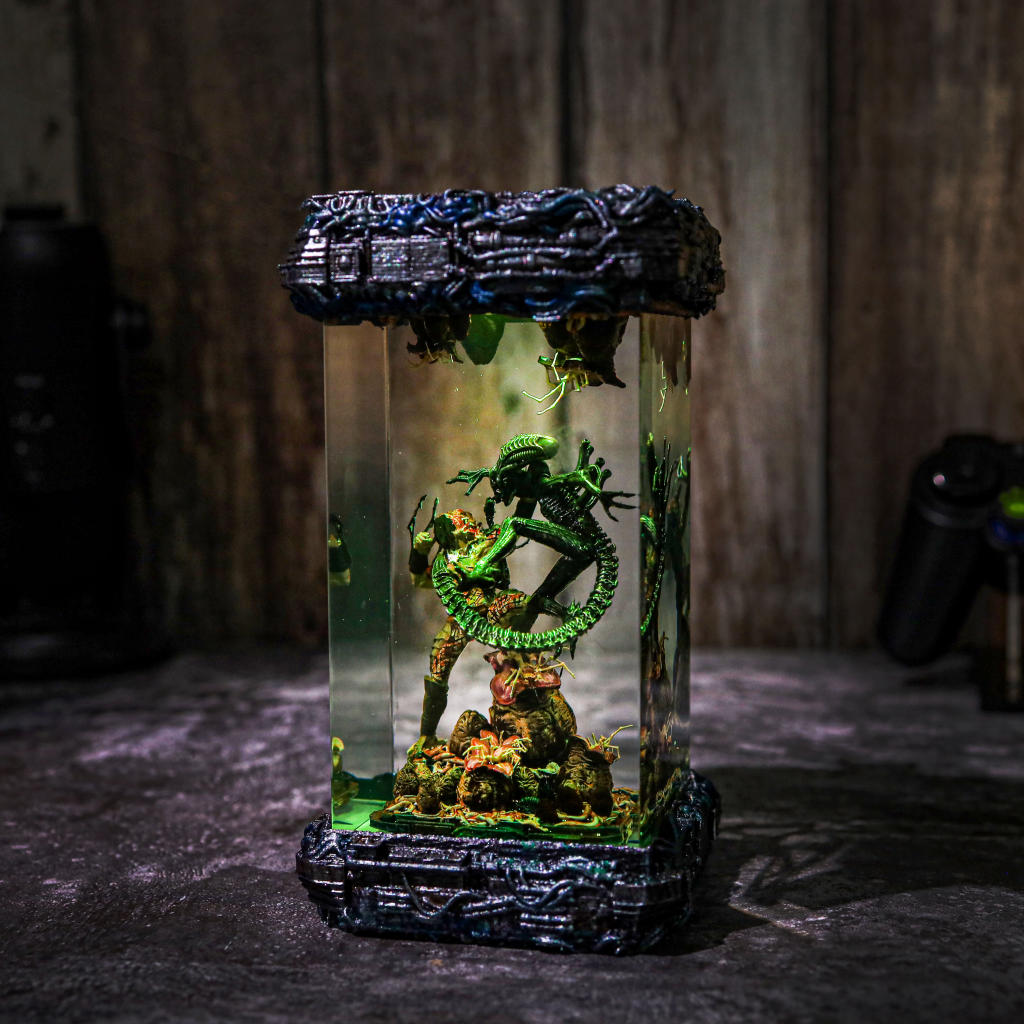 Xenomorph Vs Predator Diorama Lamp Xenomorph vs predator diorama lamp