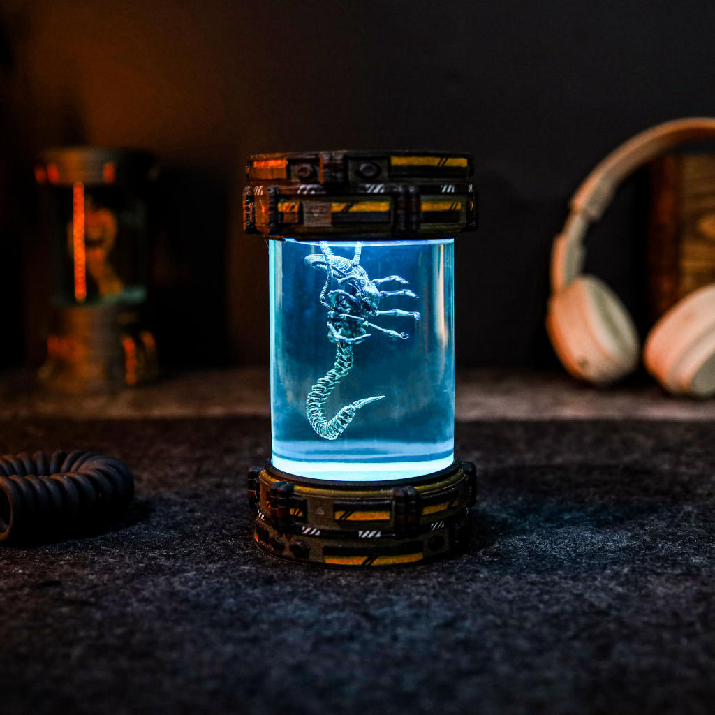 Alien FaceHugger Xenomorph Biolab Night Lamp 11 Alien Xenomorph Biolab Night Lamp