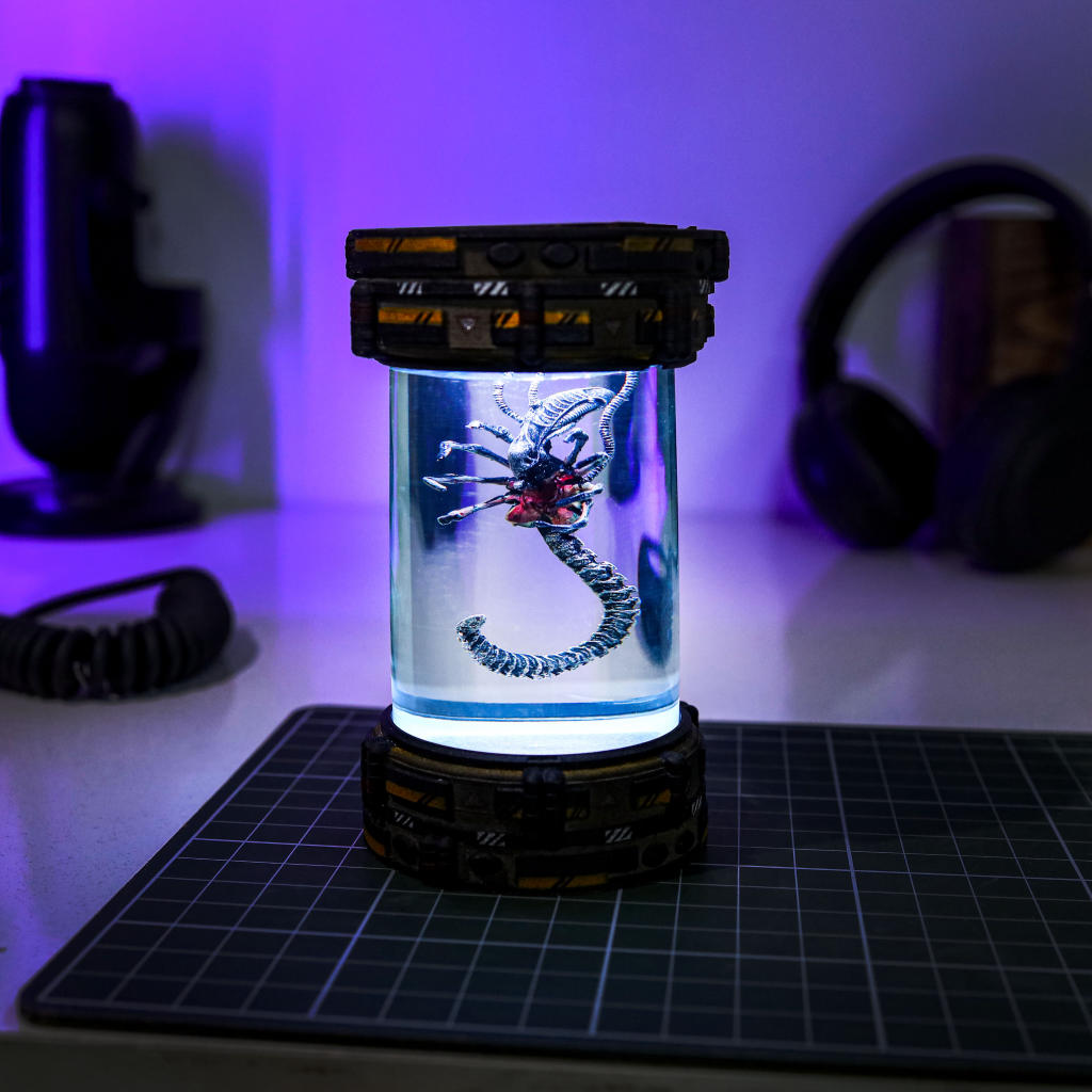 Aliens Facehugger Prop Restoration & Display - Tom Spina Designs  Tom Spina Des