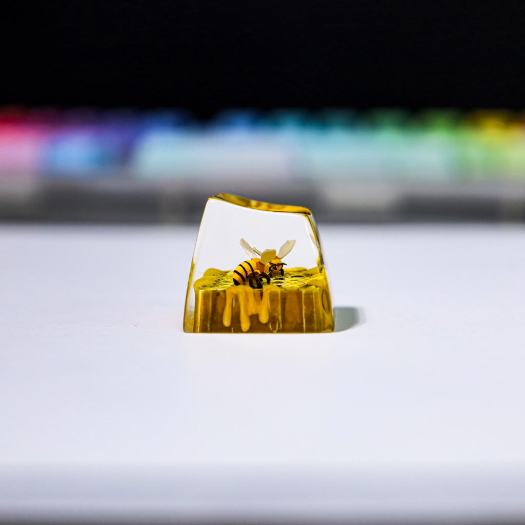 Honey-Bee-ESC-Artisan-Keycap-1.jpg
