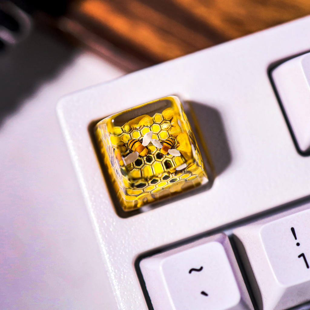 Honey Bee Esc Artisan Keycap 1 Honey bee esc artisan keycap