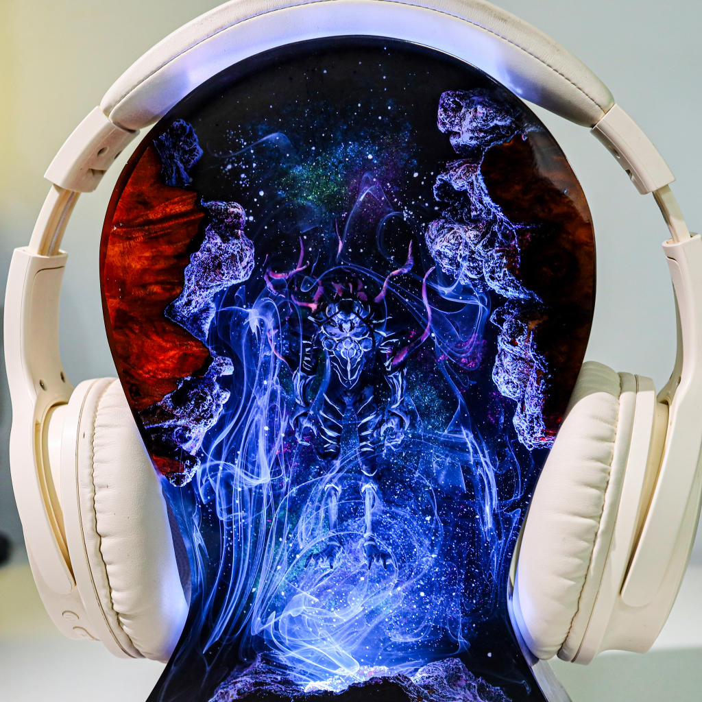 Shadow Hunter and Blood-Red Commander Headphone Stand & Lamp 5 Beru Solo Leveling Headphone Stand