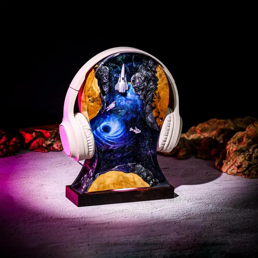 Hirosart's epoxy headphone stand provides a compact yet sturdy design