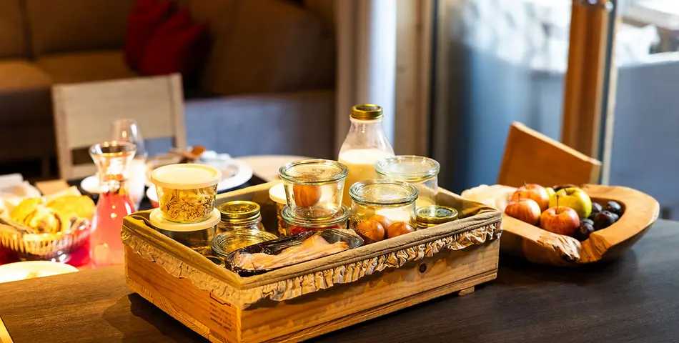 30+ Unique Luxury Corporate Gifts Ideas For Special Occasions 13 This breakfast basket adds a thoughtful touch and elevates morning indulgence