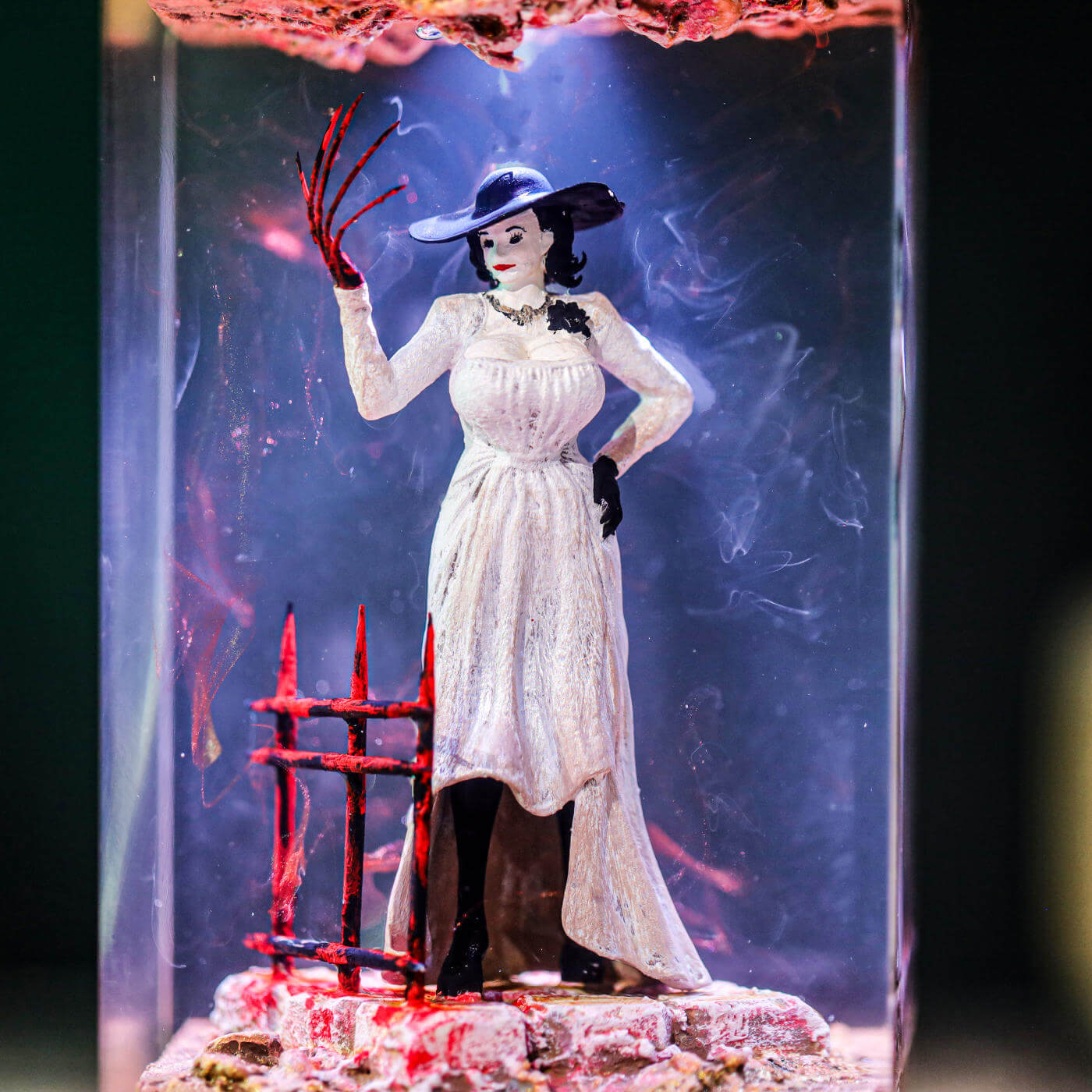 Alcina Dimitrescu Resident Evil Lamp - Hirosart