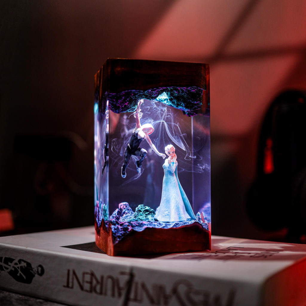 frozen-elsa-vs-spidergirl-lamp