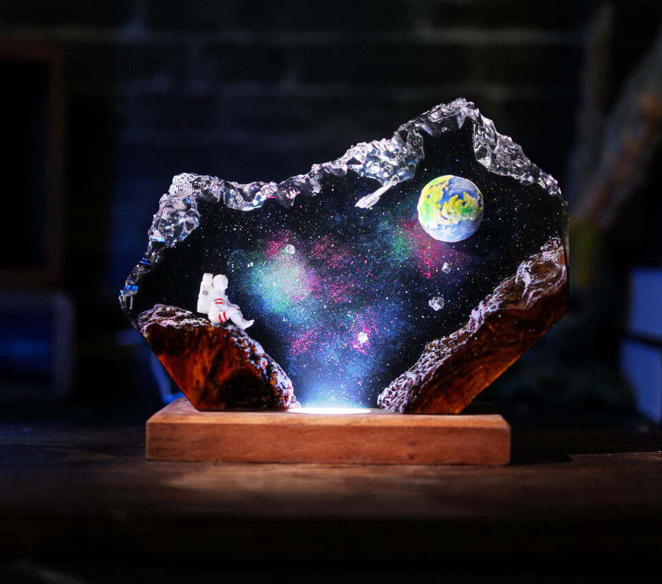 The-Earth-And-Astronaut-Epoxy-Lamp-Ver-2 (1).Jpg The earth and astronaut epoxy lamp ver 2