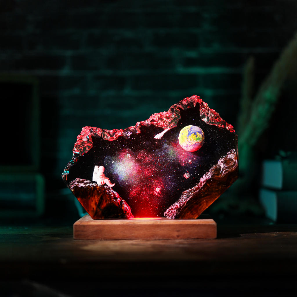 The-Earth-And-Astronaut-Epoxy-Lamp-Ver-2 (3).Jpg Astronaut epoxy resin lamp