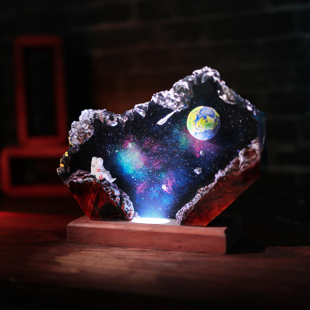 The-Earth-And-Astronaut-Epoxy-Lamp-Ver-2 (8).Jpg Galaxy astronaut table lamp