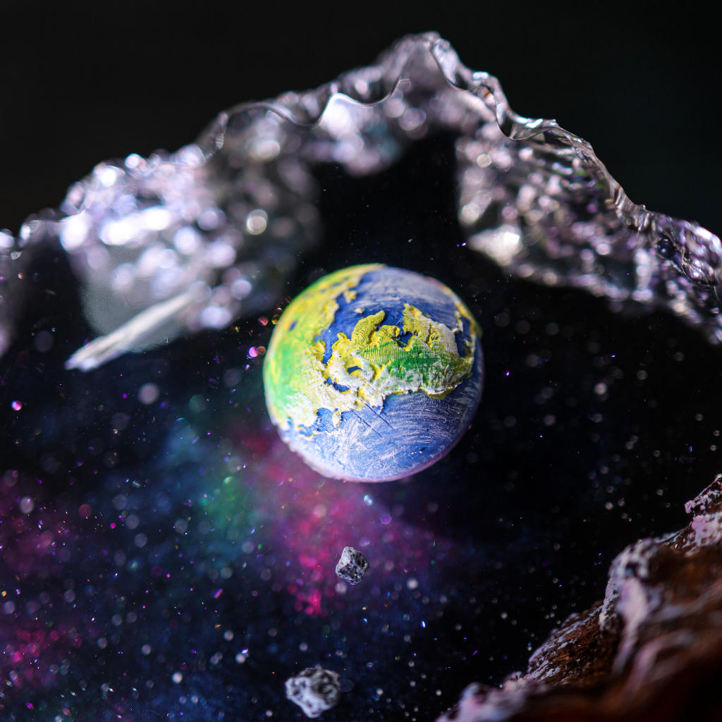 The Earth and Astronaut Epoxy Lamp Ver 2 11 Space Explorer Resin Night Light