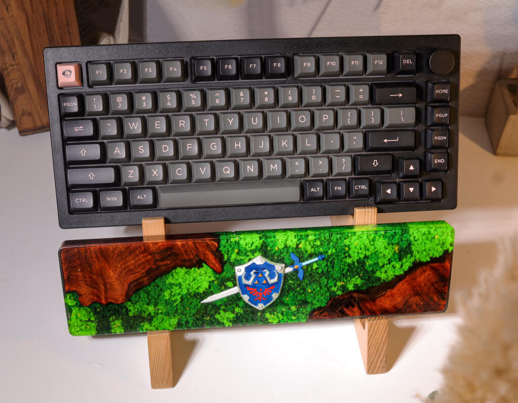 Zelda-Hylian-Shield-And-Master-Sword-Wrist-Rest (8) Zelda hylian shield and master sword wrist rest