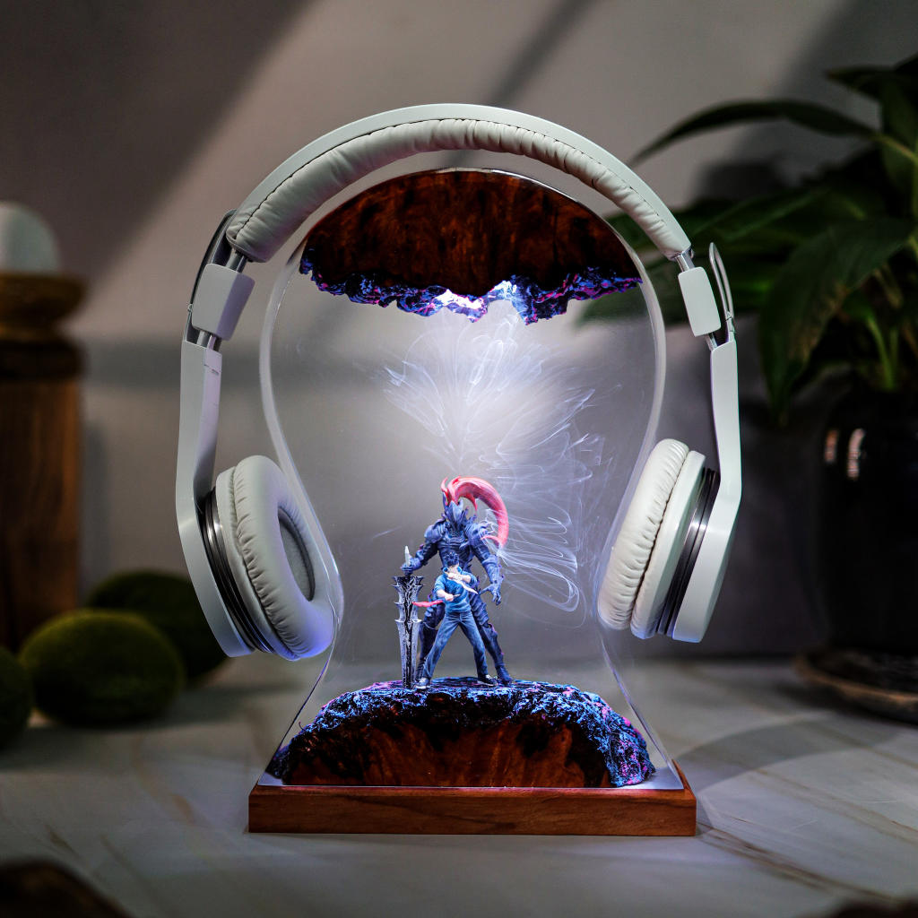 Shadow Hunter and Blood-Red Commander Headphone Stand & Lamp 16 Shadow Hunter and Blood-Red Commander Headphone Stand & Lamp